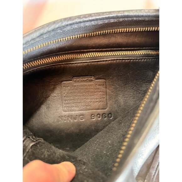 Vintage Coach Black Leather Shoulder Bag Purse With Adjustable Strap & Gold Buck - Picture 2 of 9